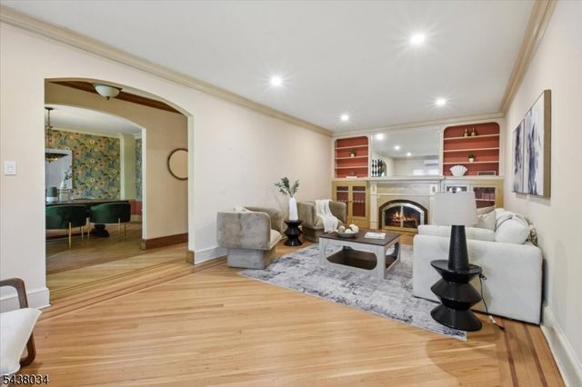 18 Burroughs Way, Maplewood Twp., NJ 07040