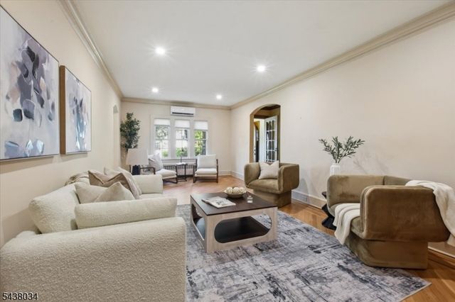 18 Burroughs Way, Maplewood Twp., NJ 07040