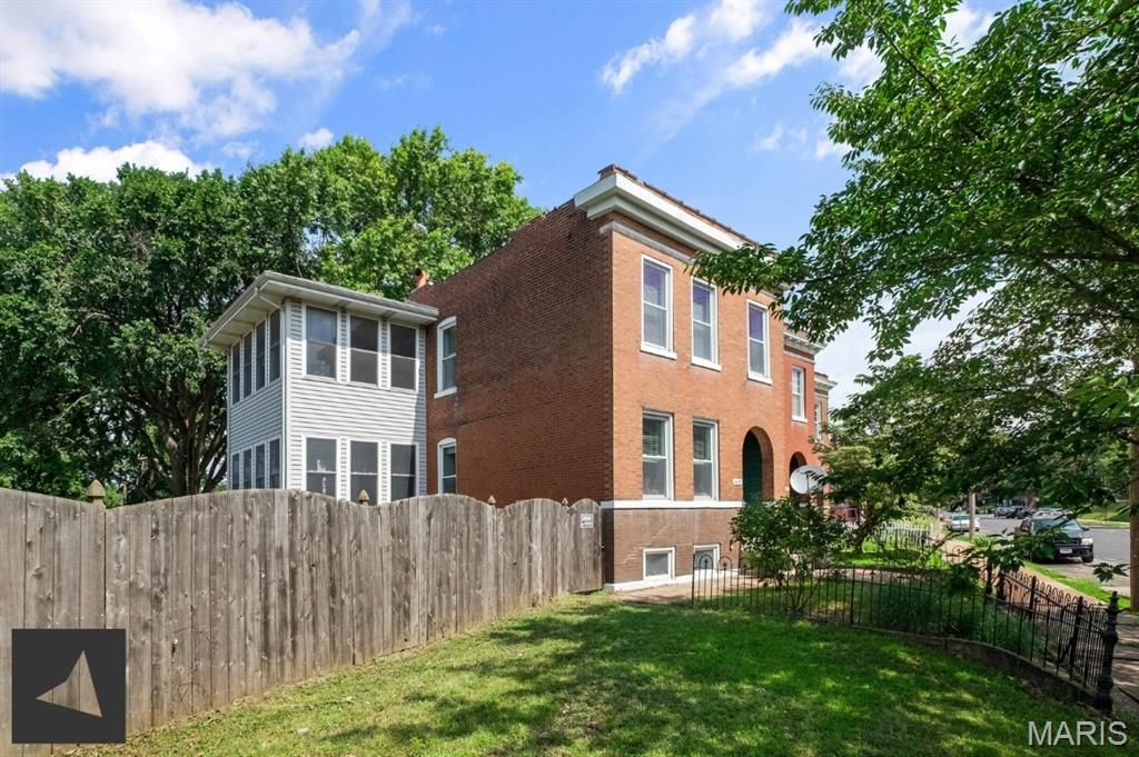 4639 Virginia Avenue, St Louis, MO 63111