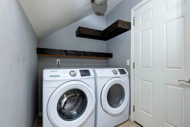 821 S Barberry Court, Nixa, MO 65714