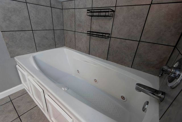 821 S Barberry Court, Nixa, MO 65714