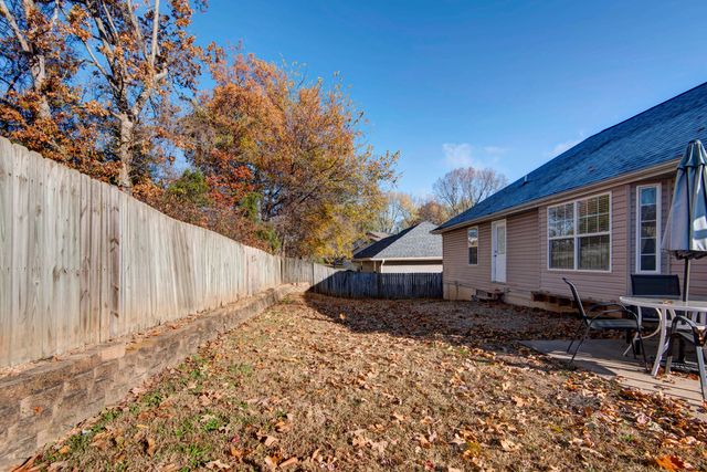 821 S Barberry Court, Nixa, MO 65714