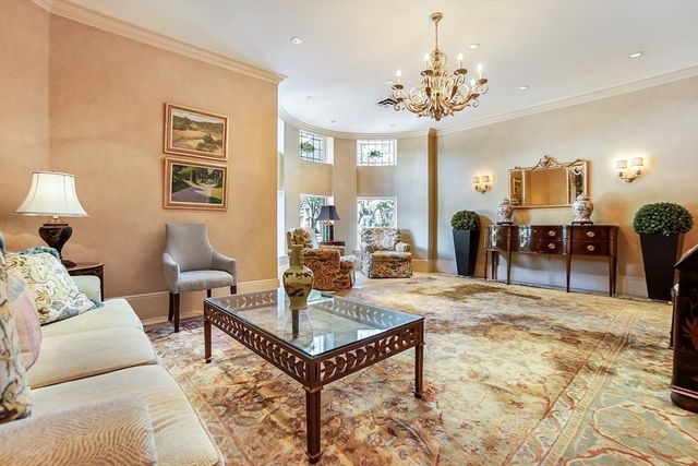 416 Commonwealth Ave 611, Boston, MA 02215