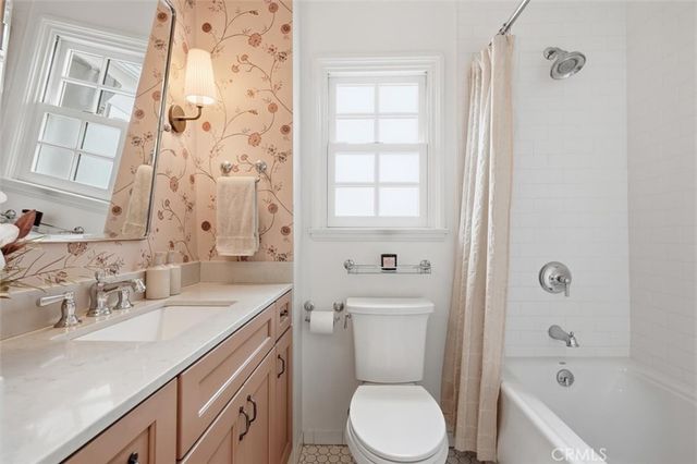 6426 W 82nd Street, Los Angeles, CA 90045