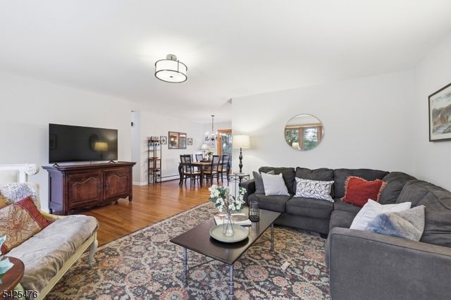 52 Smithtown Rd, Mount Olive Twp., NJ 07828