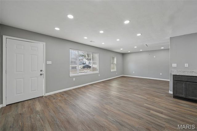 9820 Lorna Lane, St Louis, MO 63136