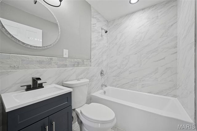 9820 Lorna Lane, St Louis, MO 63136