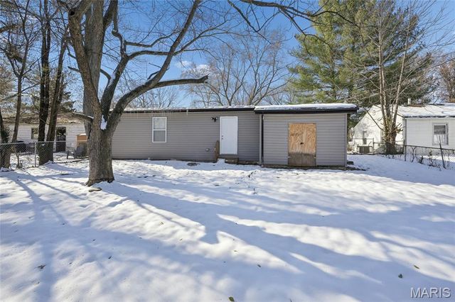 9820 Lorna Lane, St Louis, MO 63136