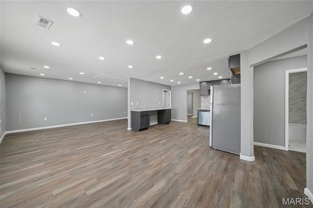 9820 Lorna Lane, St Louis, MO 63136