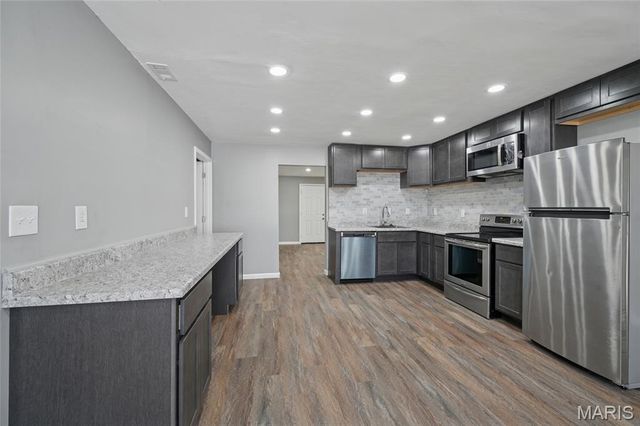 9820 Lorna Lane, St Louis, MO 63136