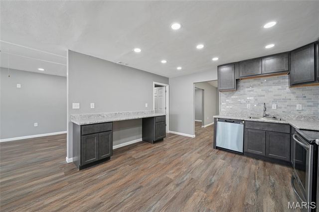 9820 Lorna Lane, St Louis, MO 63136