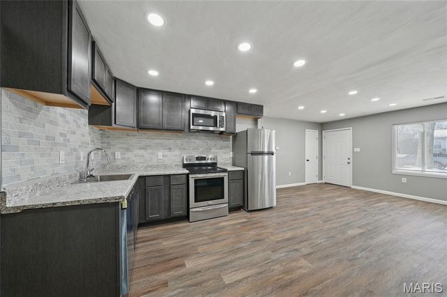 9820 Lorna Lane, St Louis, MO 63136