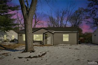 9820 Lorna Lane, St Louis, MO 63136