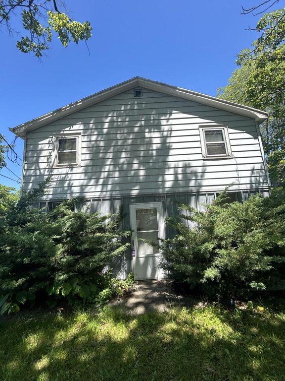 2026 E Leroy AVENUE, Saint Francis, WI 53235