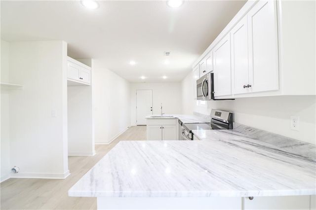 325 W Market Street, Warrensburg, MO 64093