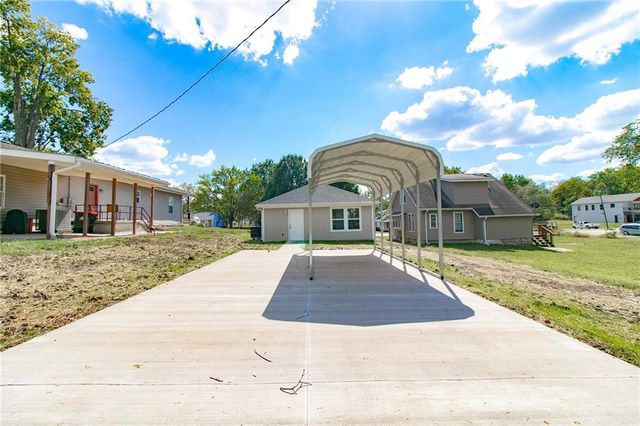 325 W Market Street, Warrensburg, MO 64093