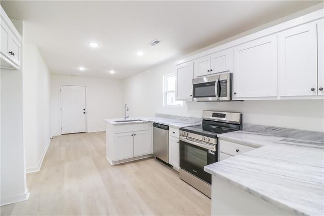 325 W Market Street, Warrensburg, MO 64093