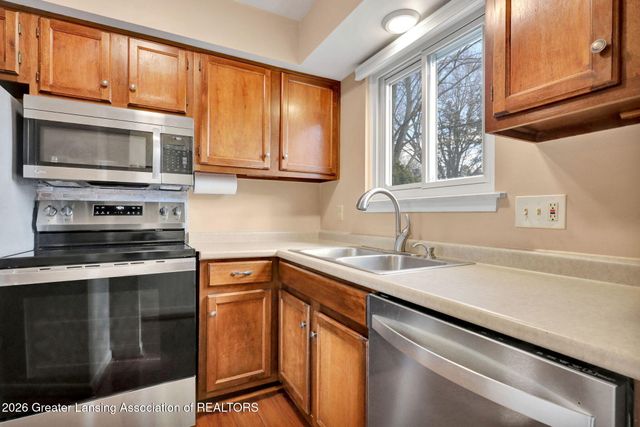 2036 Blue Lac Drive, Haslett, MI 48840