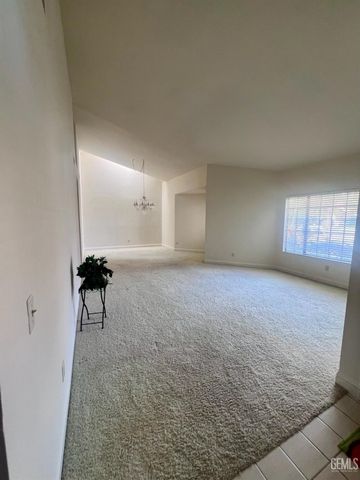 9101 Broad Oak Avenue, Bakersfield, CA 93311