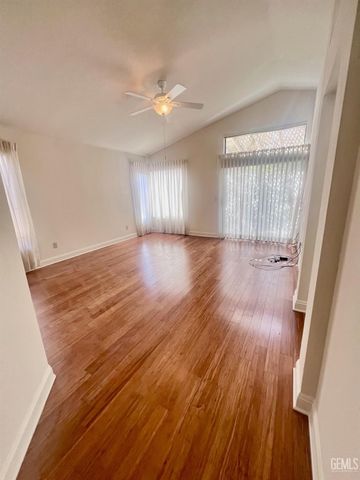 9101 Broad Oak Avenue, Bakersfield, CA 93311