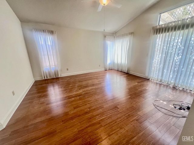 9101 Broad Oak Avenue, Bakersfield, CA 93311