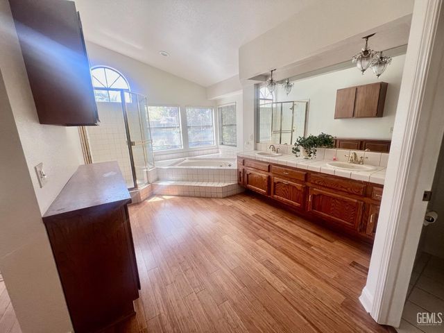 9101 Broad Oak Avenue, Bakersfield, CA 93311