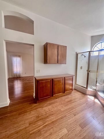 9101 Broad Oak Avenue, Bakersfield, CA 93311