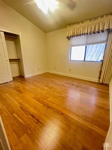 9101 Broad Oak Avenue, Bakersfield, CA 93311