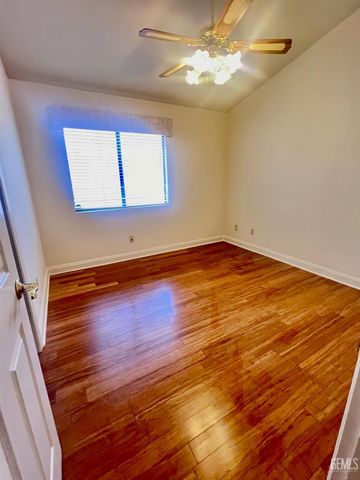 9101 Broad Oak Avenue, Bakersfield, CA 93311