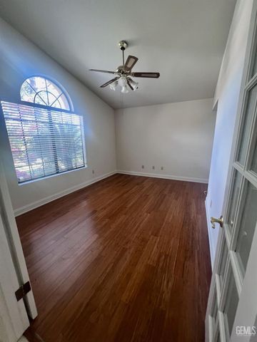 9101 Broad Oak Avenue, Bakersfield, CA 93311