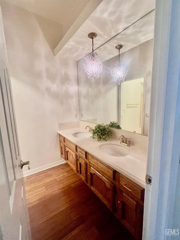 9101 Broad Oak Avenue, Bakersfield, CA 93311