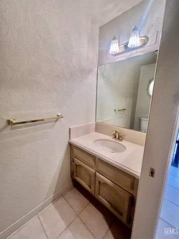 9101 Broad Oak Avenue, Bakersfield, CA 93311