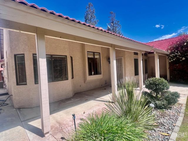 9101 Broad Oak Avenue, Bakersfield, CA 93311