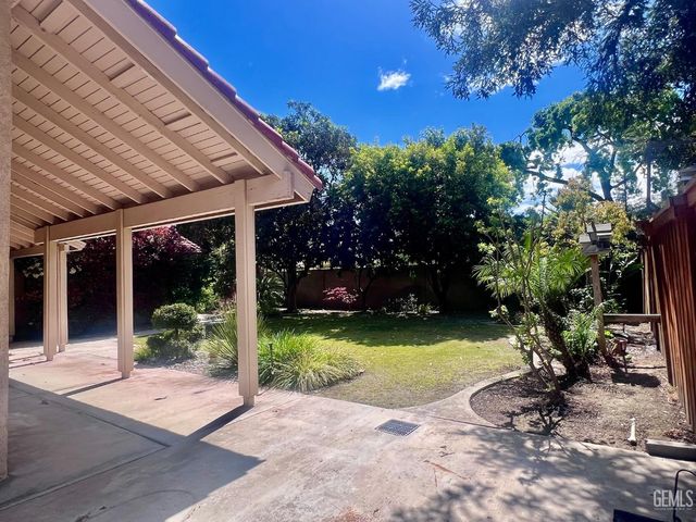 9101 Broad Oak Avenue, Bakersfield, CA 93311