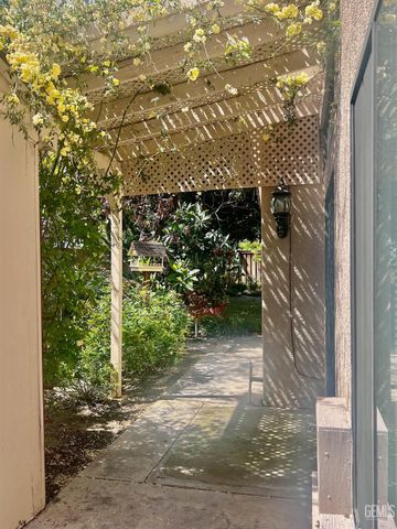 9101 Broad Oak Avenue, Bakersfield, CA 93311