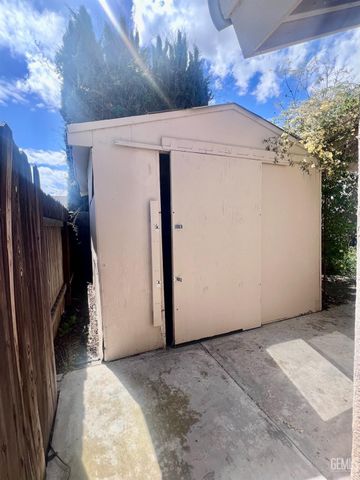 9101 Broad Oak Avenue, Bakersfield, CA 93311