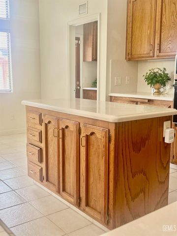 9101 Broad Oak Avenue, Bakersfield, CA 93311