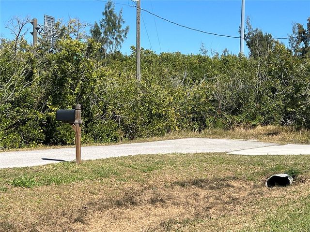 2615 MYRTLE AVENUE, Punta Gorda, FL 33950