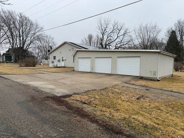 319 N Fourth Street, Neponset, IL 61345