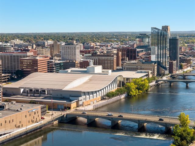 144 Oakes Street 2004, Grand Rapids, MI 49503