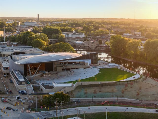 144 Oakes Street 2004, Grand Rapids, MI 49503