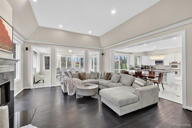 6620 Minnow Pond Drive, West Bloomfield, MI 48322
