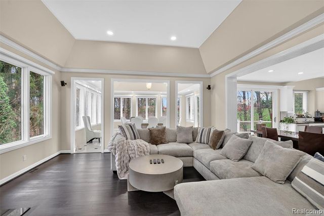 6620 Minnow Pond Drive, West Bloomfield, MI 48322