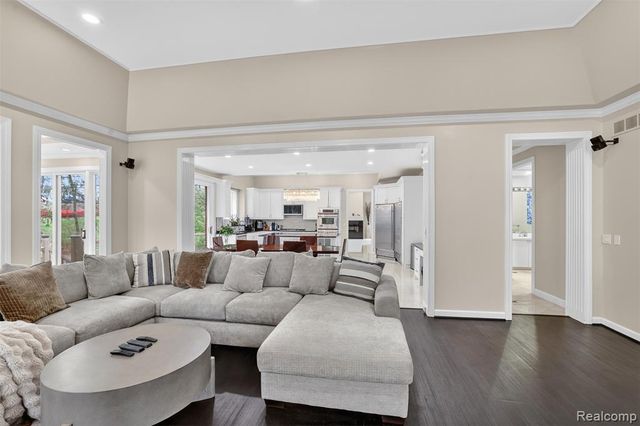 6620 Minnow Pond Drive, West Bloomfield, MI 48322