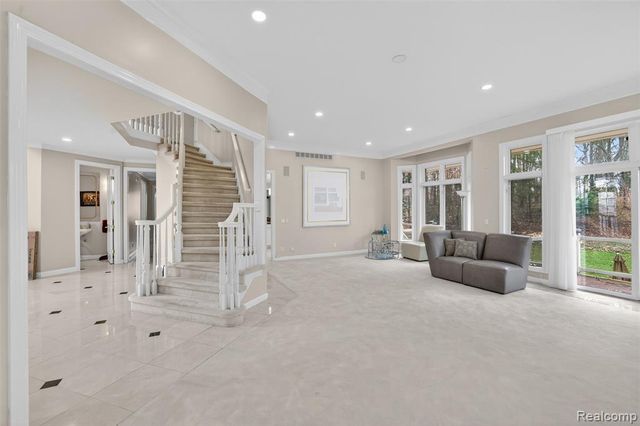 6620 Minnow Pond Drive, West Bloomfield, MI 48322