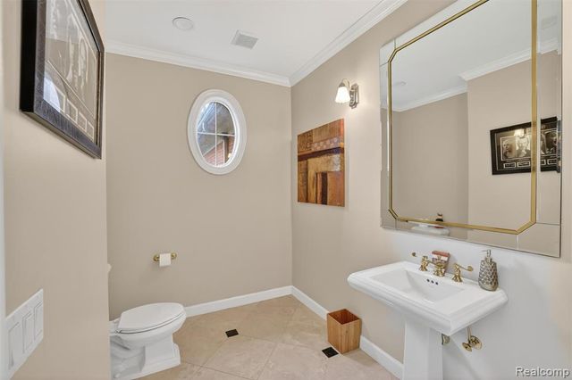 6620 Minnow Pond Drive, West Bloomfield, MI 48322