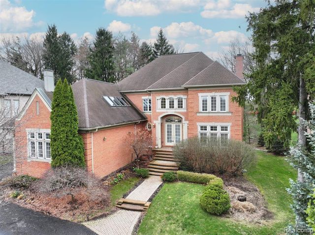 6620 Minnow Pond Drive, West Bloomfield, MI 48322