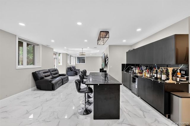 6620 Minnow Pond Drive, West Bloomfield, MI 48322