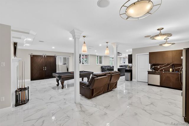 6620 Minnow Pond Drive, West Bloomfield, MI 48322