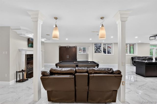 6620 Minnow Pond Drive, West Bloomfield, MI 48322
